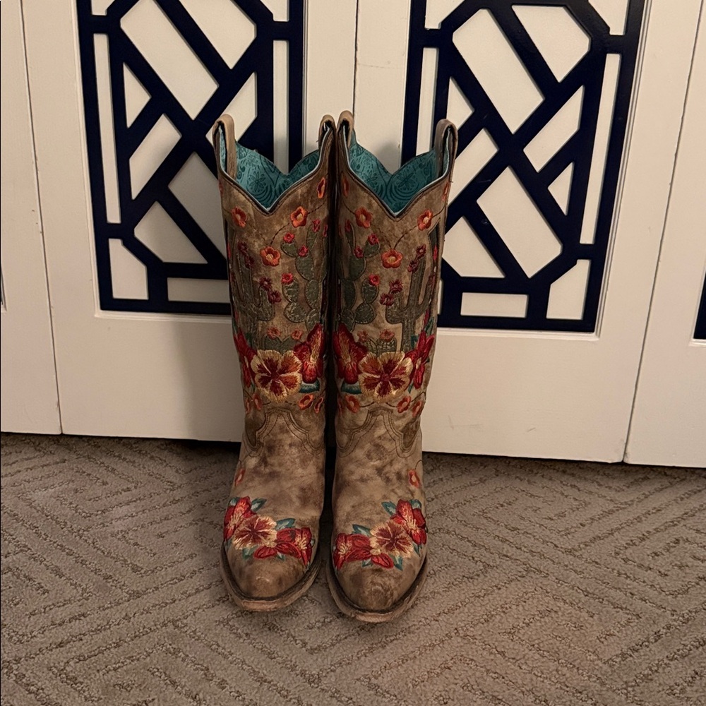 Corral Handcrafted Boots - Size 8